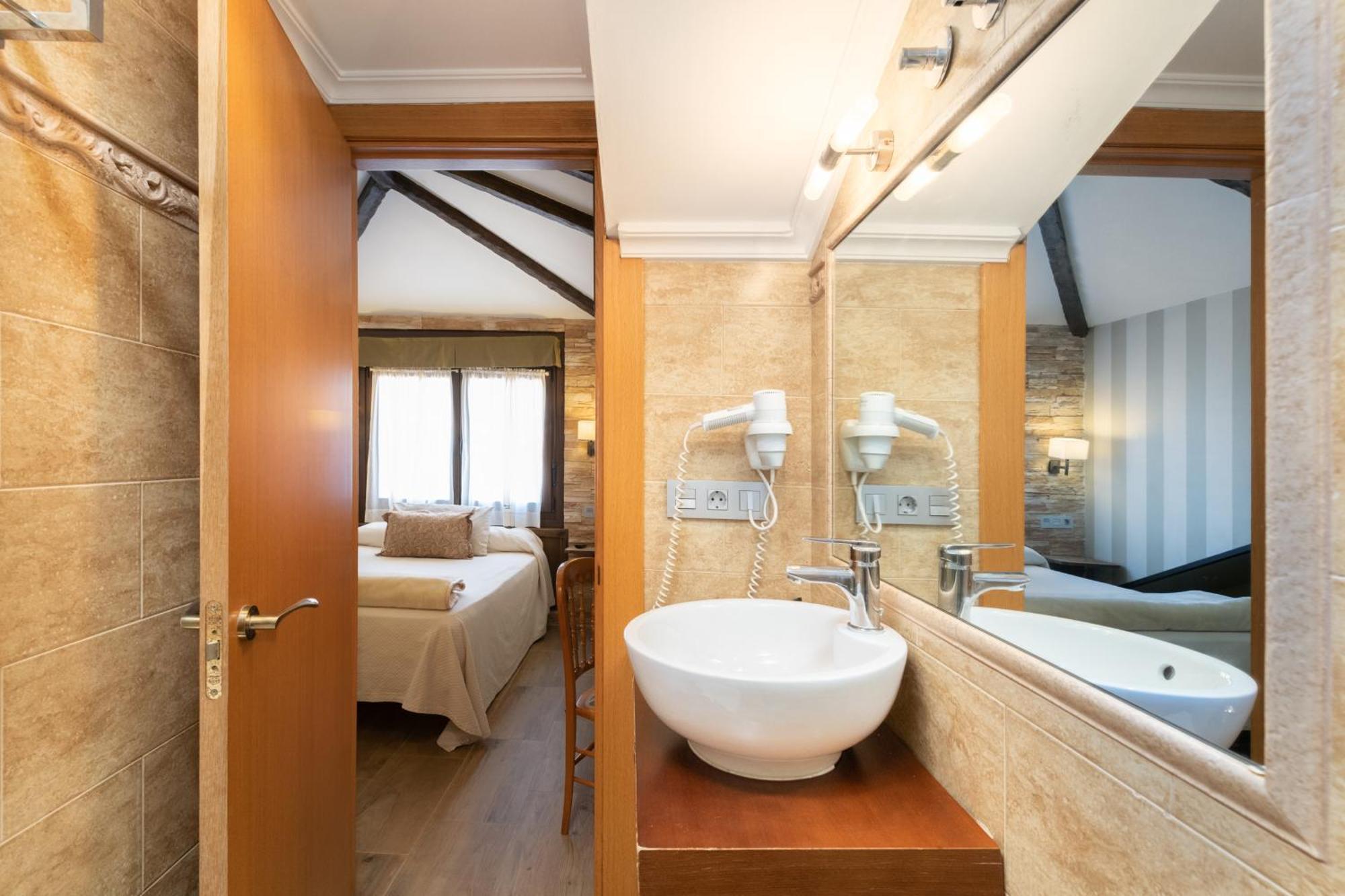 Cimavilla Rooms Gijon Exterior photo